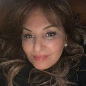 Meet your Posher, Flora